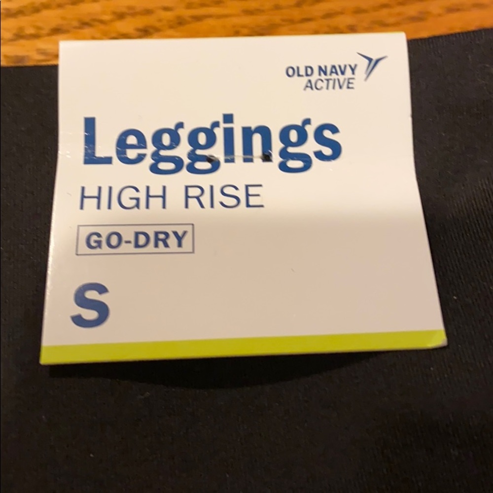 Old Navy, High Rise go dry Leggings - Picture 2 of 3